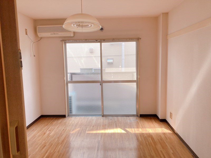 中川ビル 明るい雰囲気で暮らしやすい！優しい質感の室内がオススメ☆
